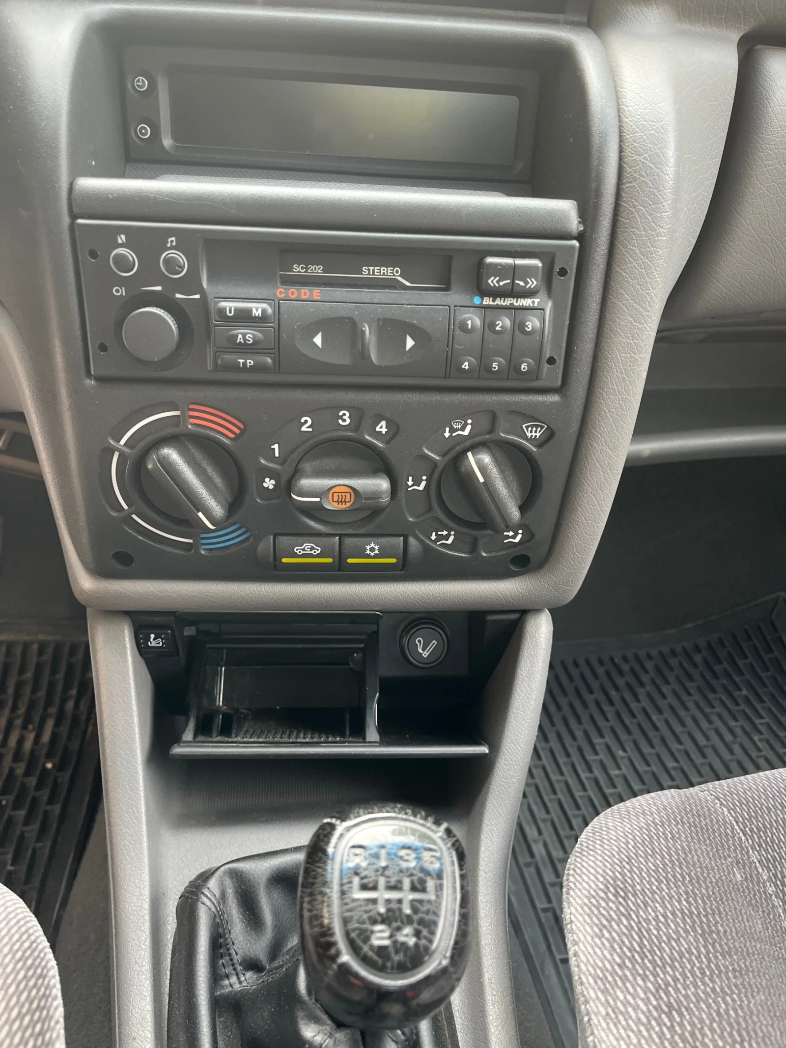 Opel Astra 1, 6 101кс - изображение 10