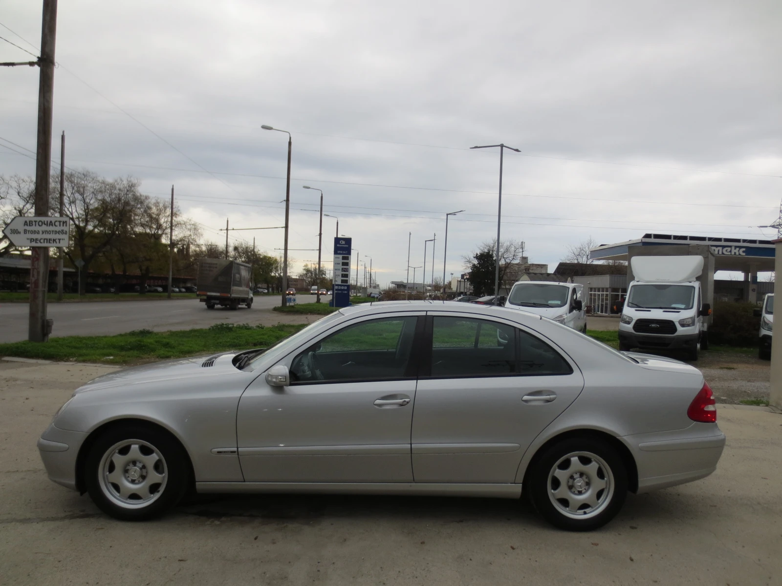 Mercedes-Benz E 220 УНИКАЛНО СЪТОЯНИЕ - изображение 8