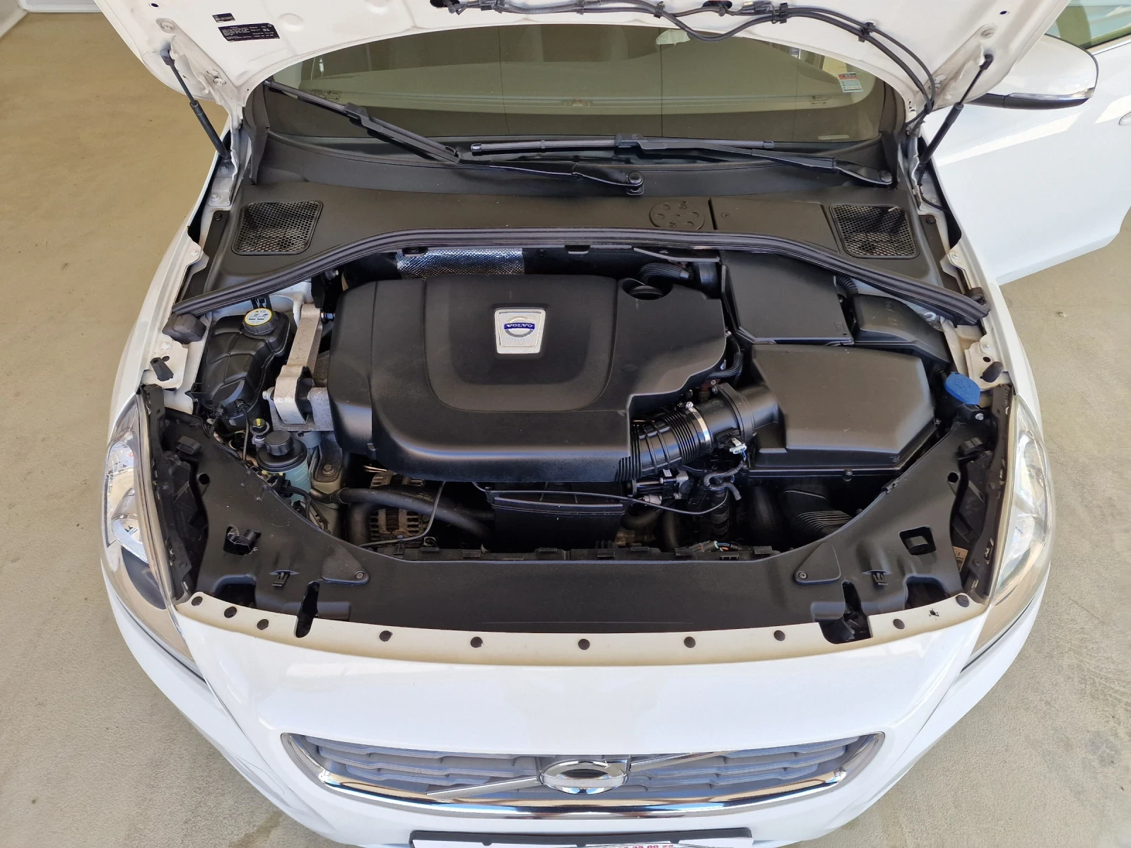 Volvo V60 2.0 163kc EURO 5A TOP, снимка 16 - Автомобили и джипове - 52884982