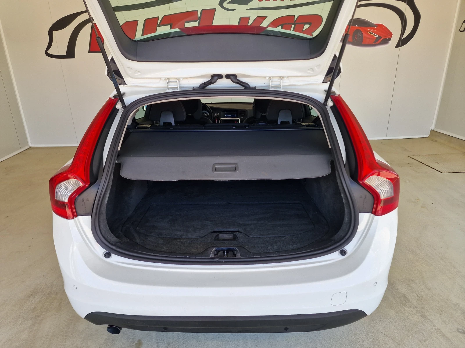 Volvo V60 2.0 163kc EURO 5A TOP, снимка 7 - Автомобили и джипове - 52884982