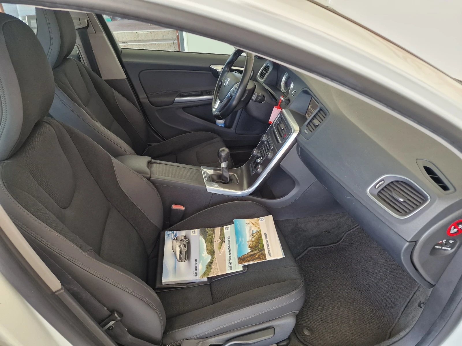 Volvo V60 2.0 163kc EURO 5A TOP, снимка 9 - Автомобили и джипове - 52884982