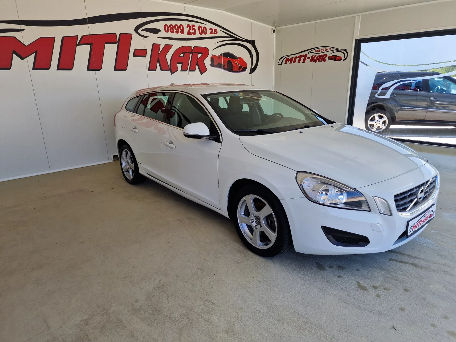 Volvo V60 2.0 163kc EURO 5A TOP, снимка 2 - Автомобили и джипове - 52884982