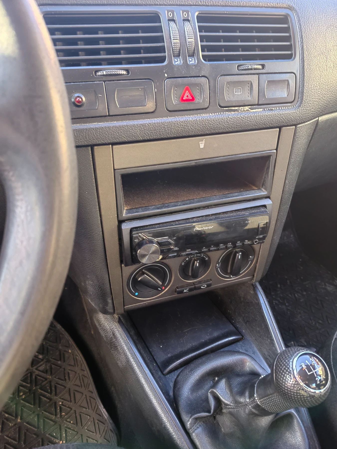 VW Bora 1.6 101�.� | Mobile.bg � ����������� 10