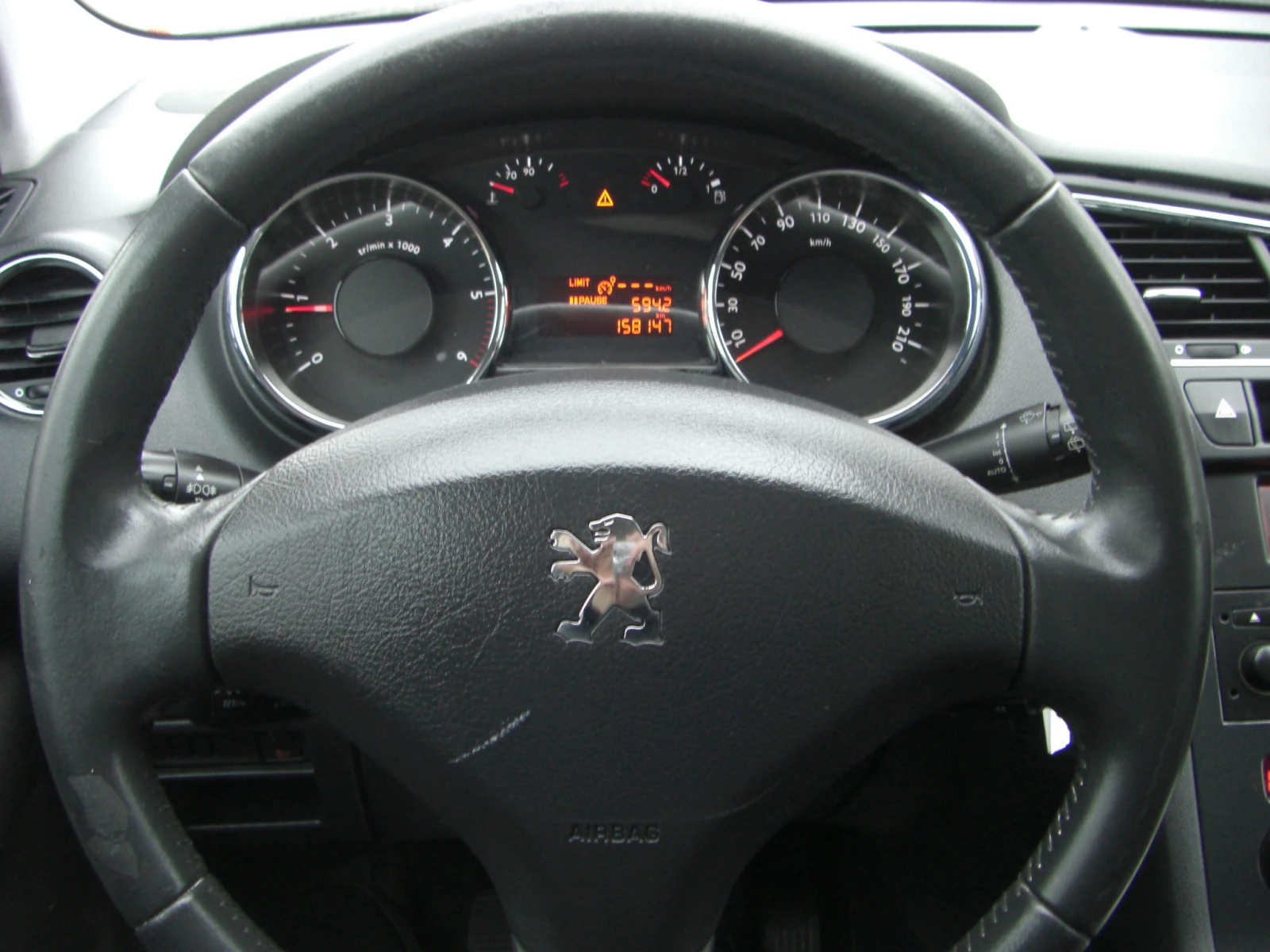 Peugeot 5008 1.6HDI 6ck.KLIMATRONIK, снимка 11 - Автомобили и джипове - 53899113