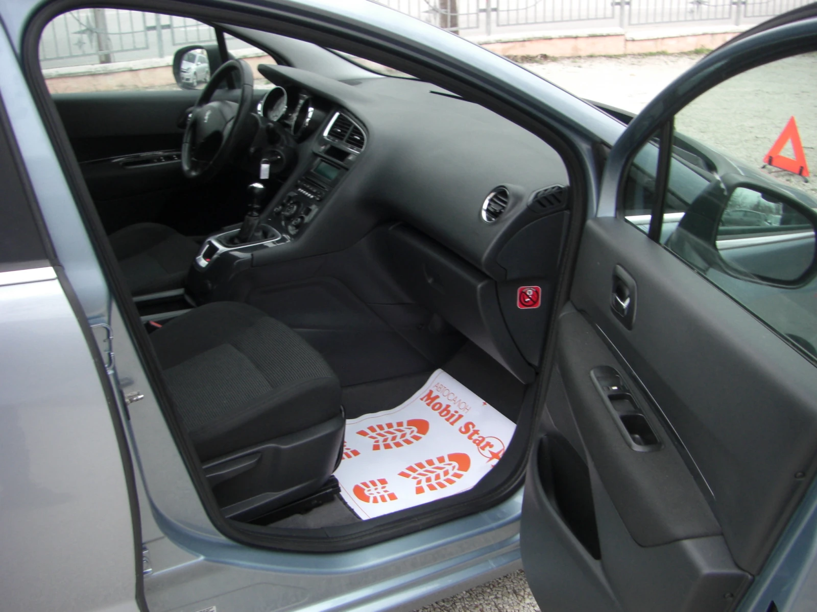 Peugeot 5008 1.6HDI 6ck.KLIMATRONIK, снимка 15 - Автомобили и джипове - 53899113