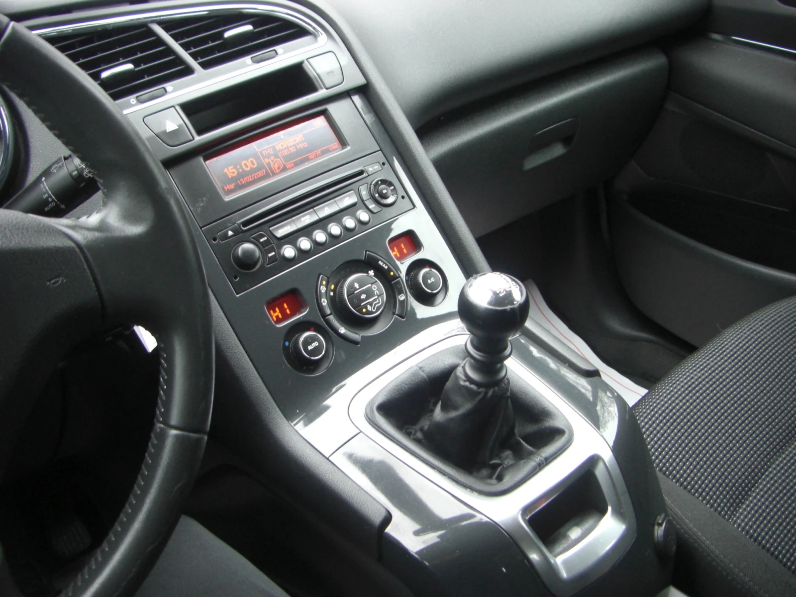 Peugeot 5008 1.6HDI 6ck.KLIMATRONIK, снимка 12 - Автомобили и джипове - 53899113