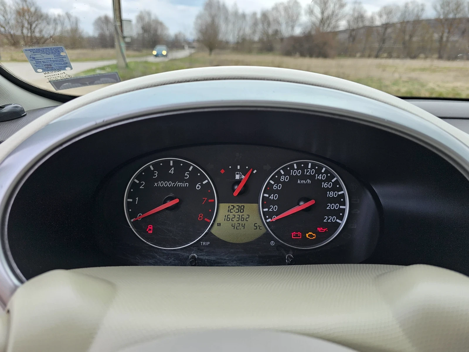 Nissan Micra 1.4i автоматик, снимка 9 - Автомобили и джипове - 53924800