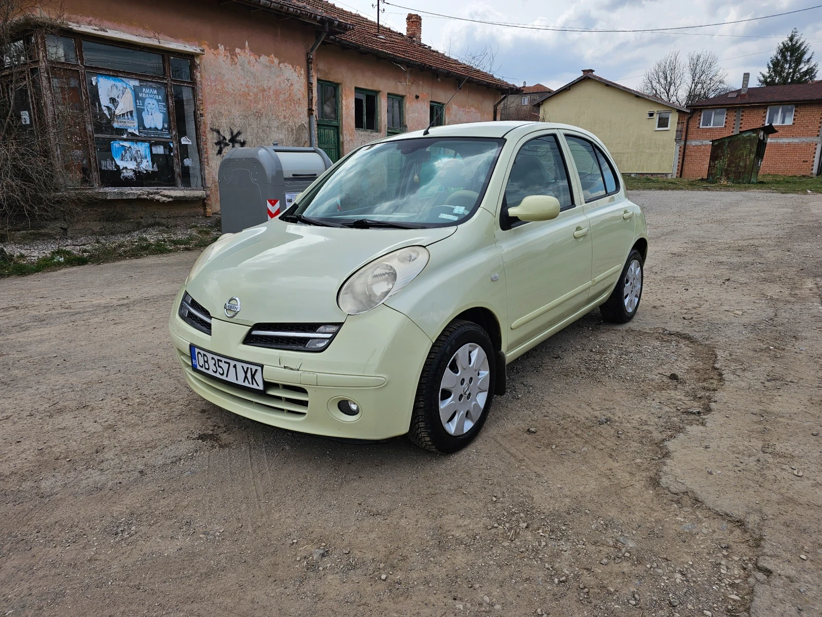 Nissan Micra 1.4i автоматик, снимка 4 - Автомобили и джипове - 53924800