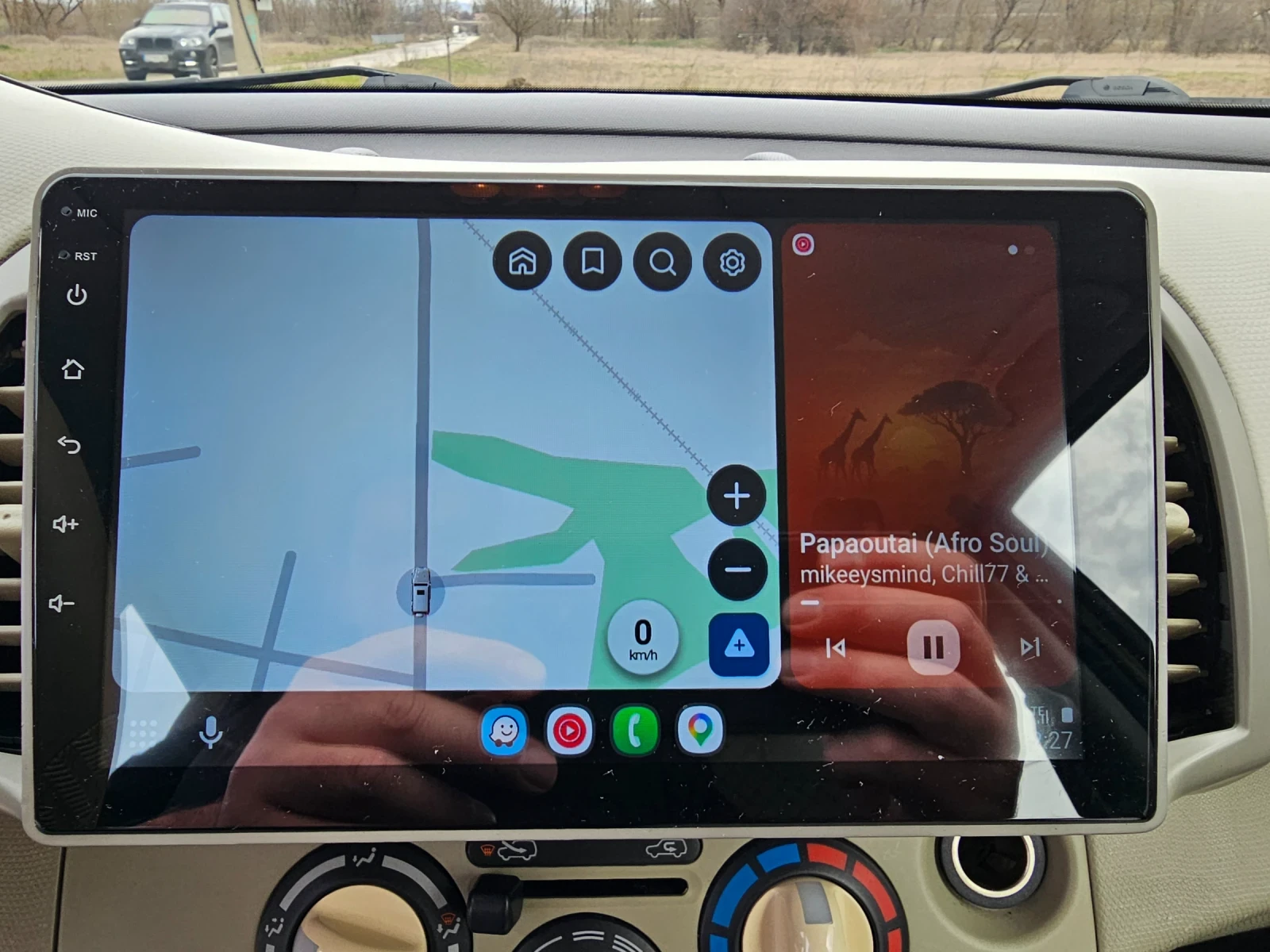 Nissan Micra 1.4i автоматик, снимка 11 - Автомобили и джипове - 53924800