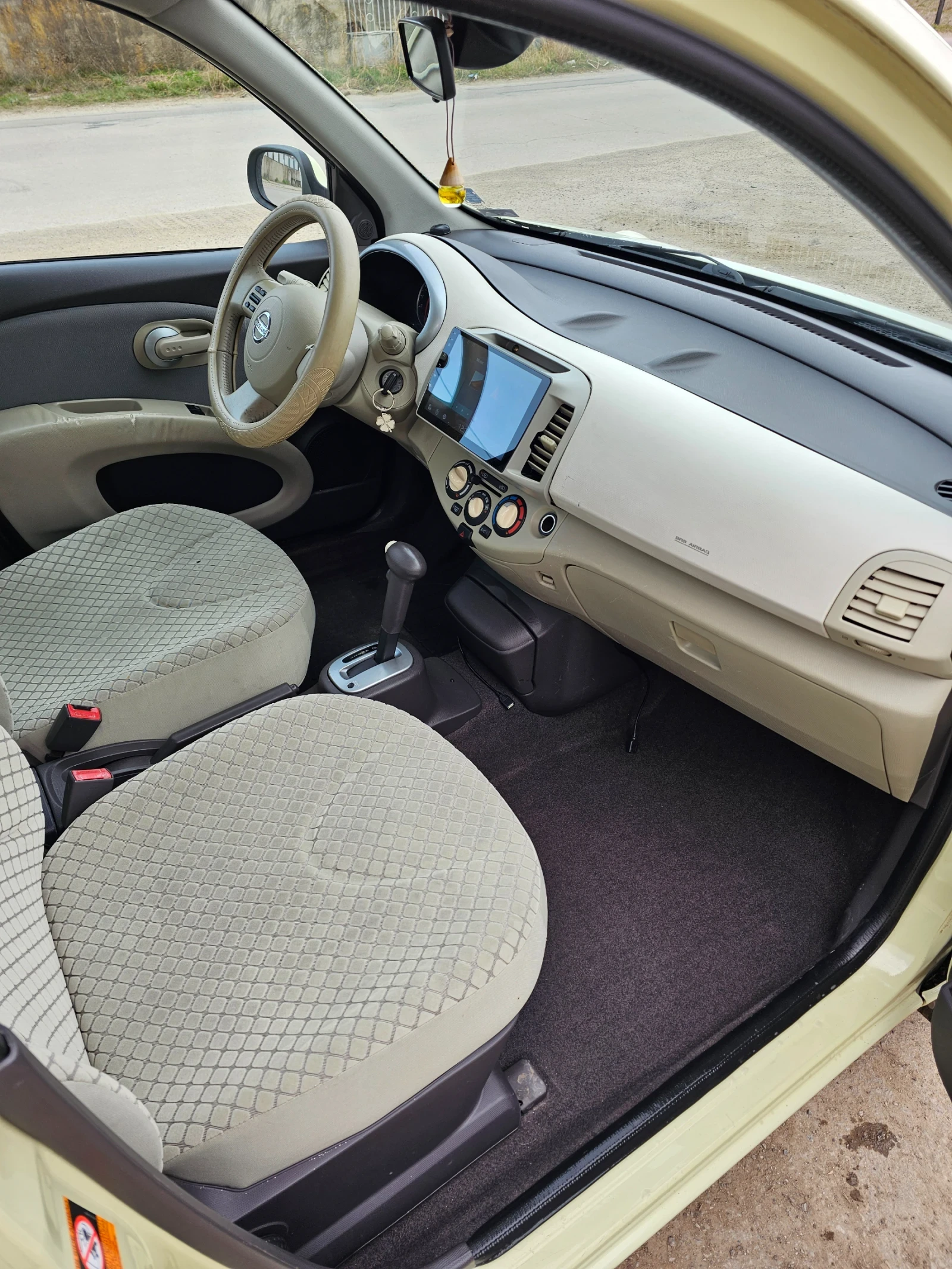 Nissan Micra 1.4i автоматик, снимка 6 - Автомобили и джипове - 53924800