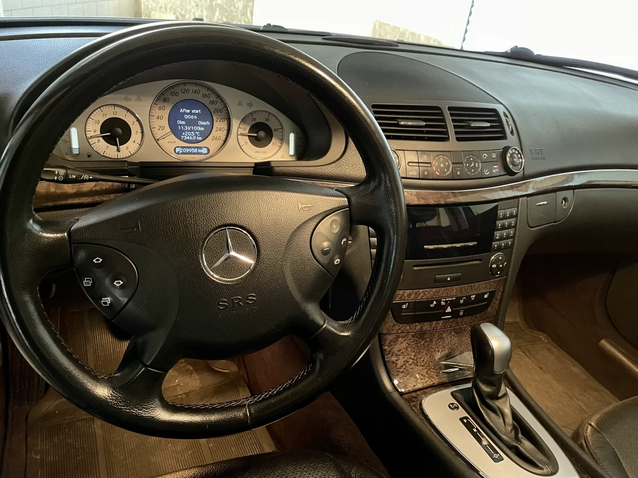 Mercedes-Benz E 320 E320 CDI Avantgarde, снимка 11 - Автомобили и джипове - 54226853