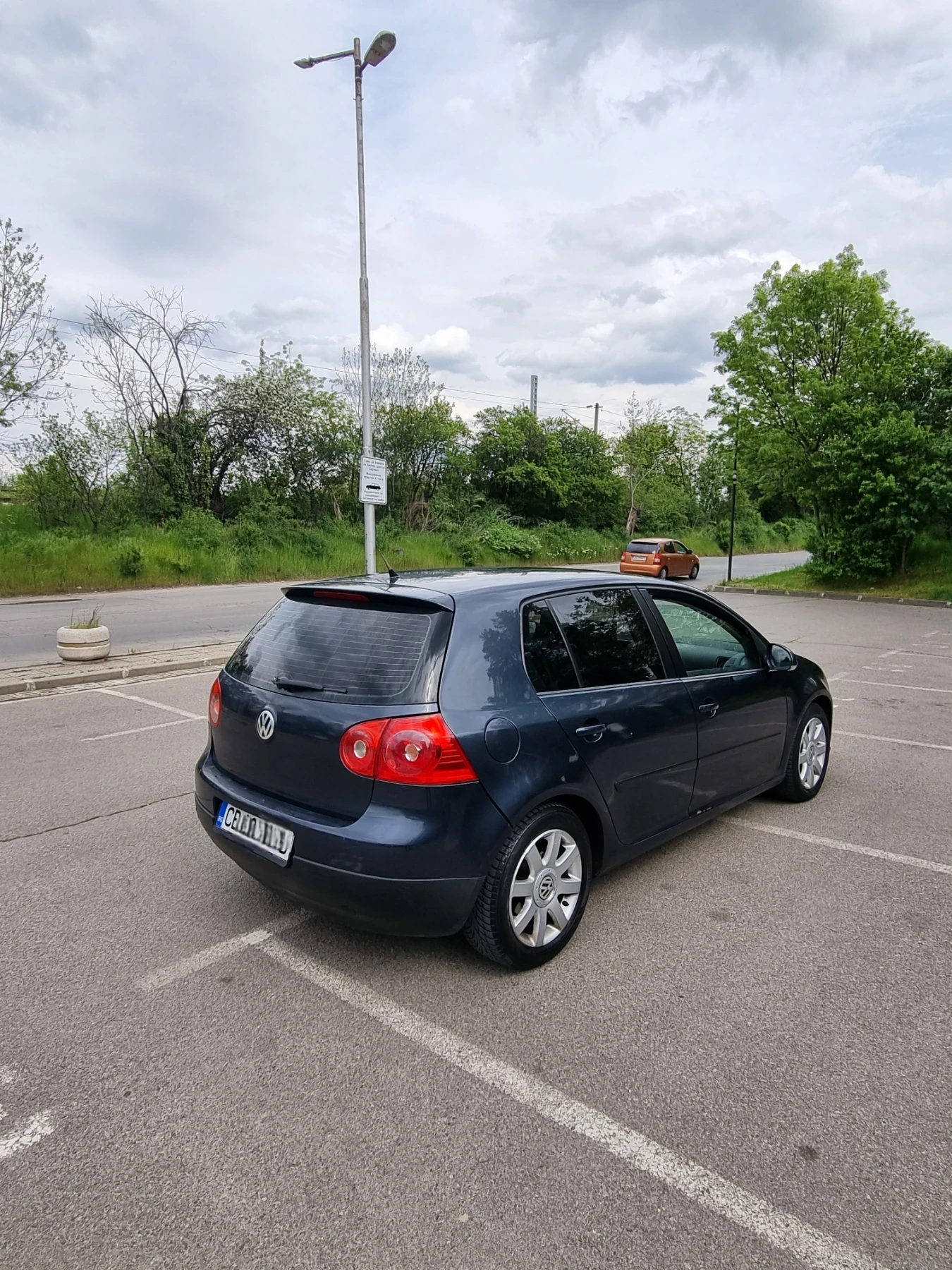 VW Golf 1.6 FSI , снимка 5 - Автомобили и джипове - 54364566