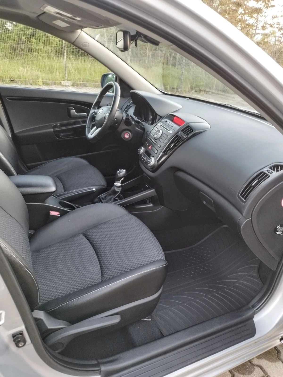 Kia Ceed 1.6 CRDI | КОЖА | ПОДГРЕВ | ВСИЧКИ ЕКСТРИ | , снимка 11 - Автомобили и джипове - 54607166