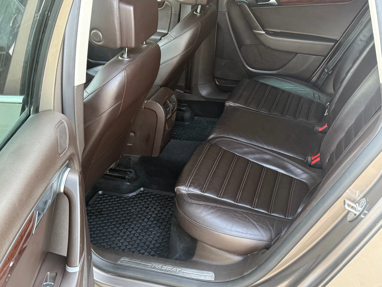 VW Passat High-Line LED, снимка 14 - Автомобили и джипове - 54768578