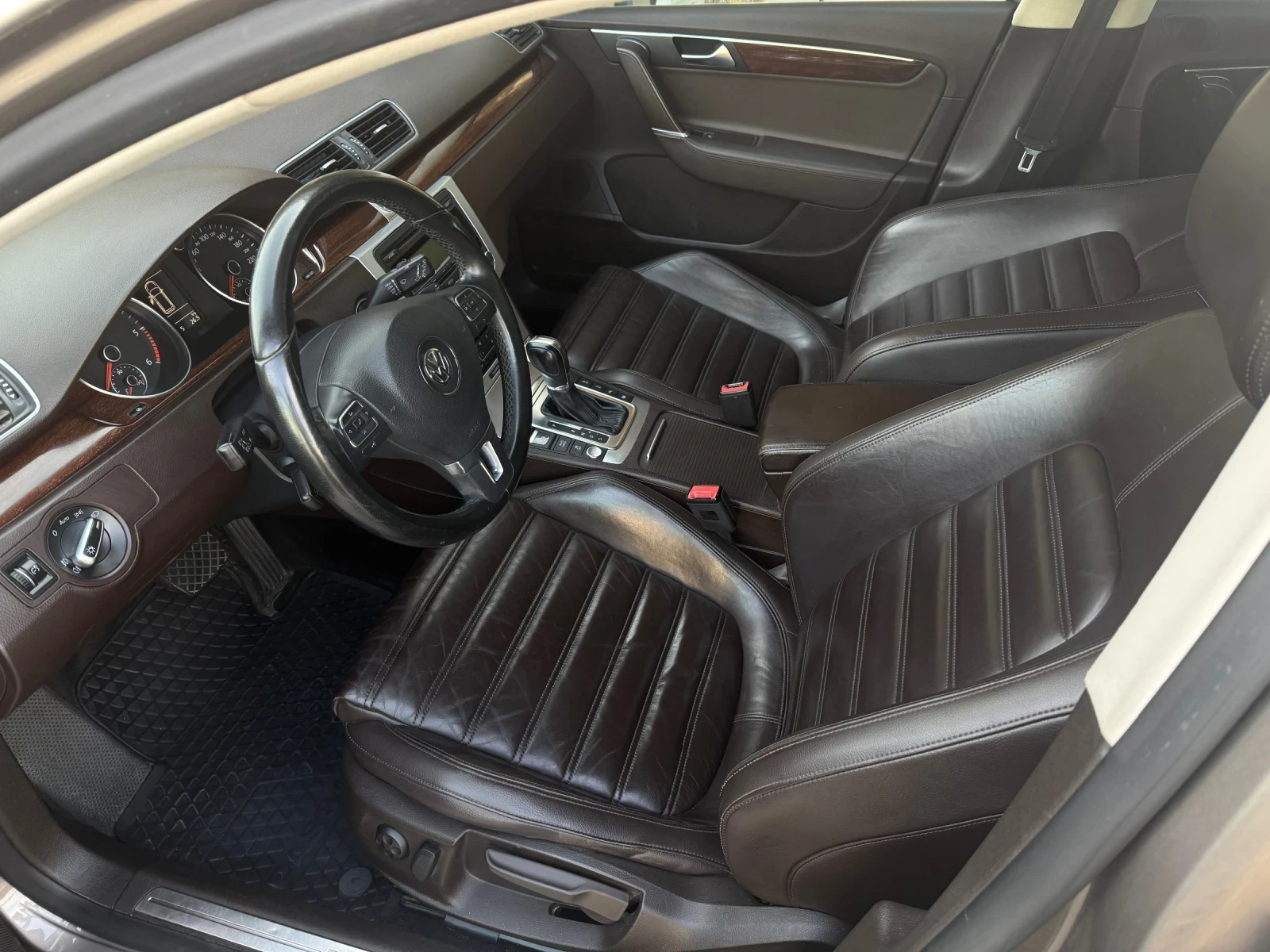 VW Passat High-Line LED, снимка 12 - Автомобили и джипове - 54768578