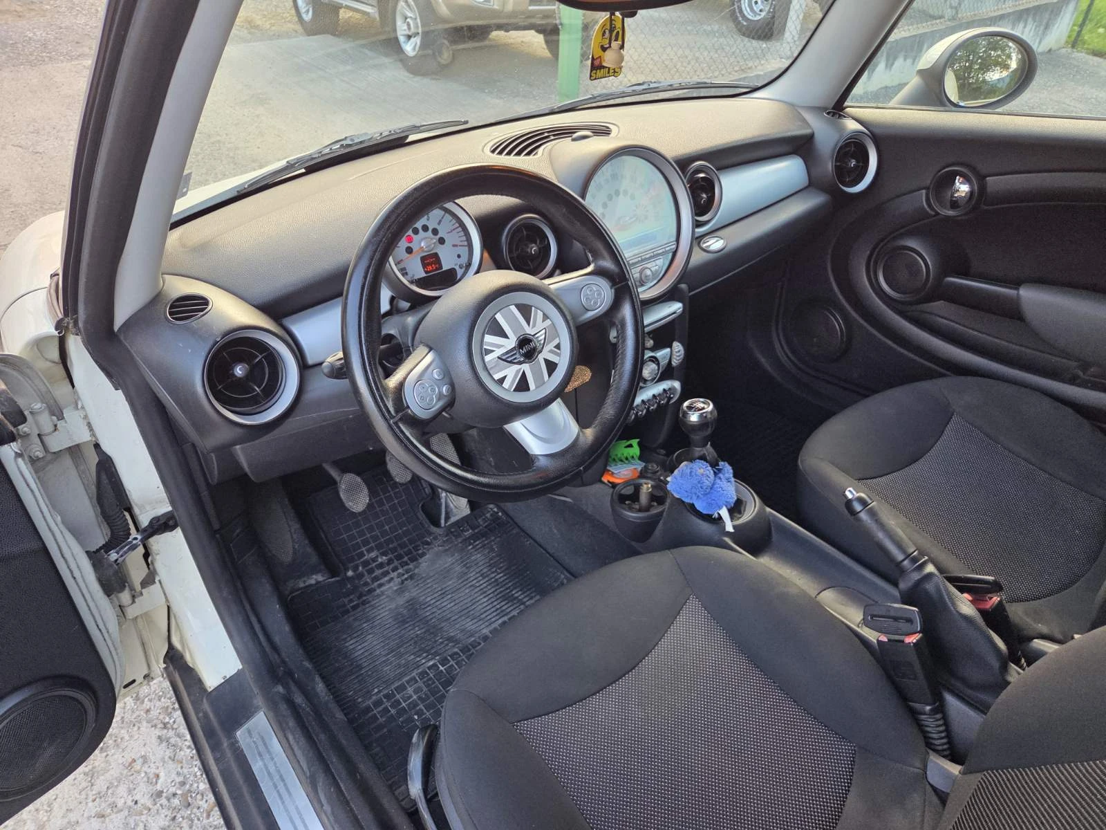 Mini Cooper 1, 4 ГАЗ/БЕНЗИН, КЛИМАТИК, ШВЕЙЦАРИЯ, снимка 8 - Автомобили и джипове - 55017016