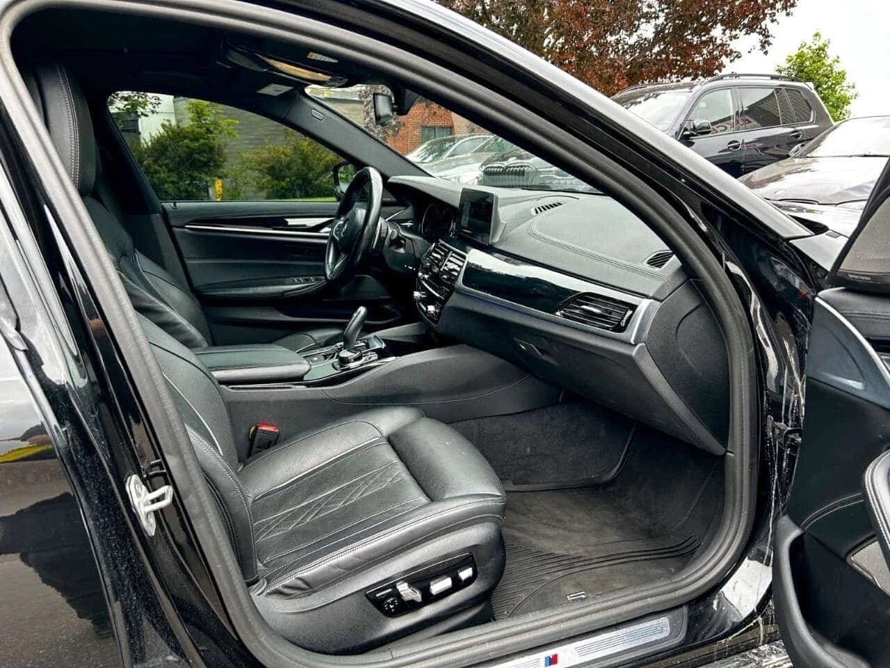 BMW 540 * 4dr Sdn 540i xDrive AWD * CARFAX * ЦЕНА ДО БГ, снимка 8 - Автомобили и джипове - 55080016