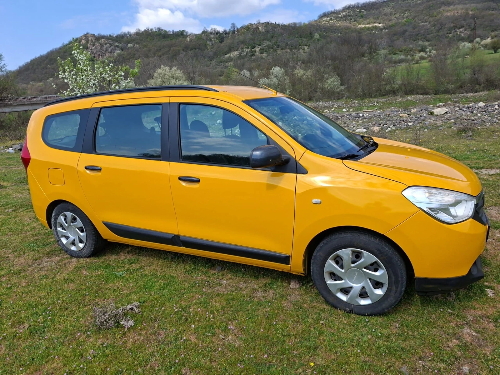 Dacia Lodgy, снимка 2 - Автомобили и джипове - 55268724