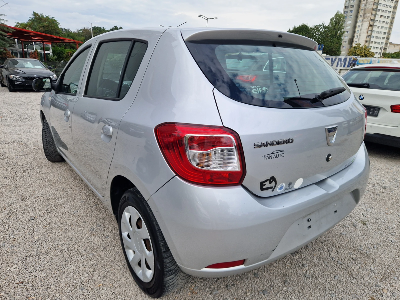 Dacia Sandero 1.2 газов инжекцион, снимка 7 - Автомобили и джипове - 56032101