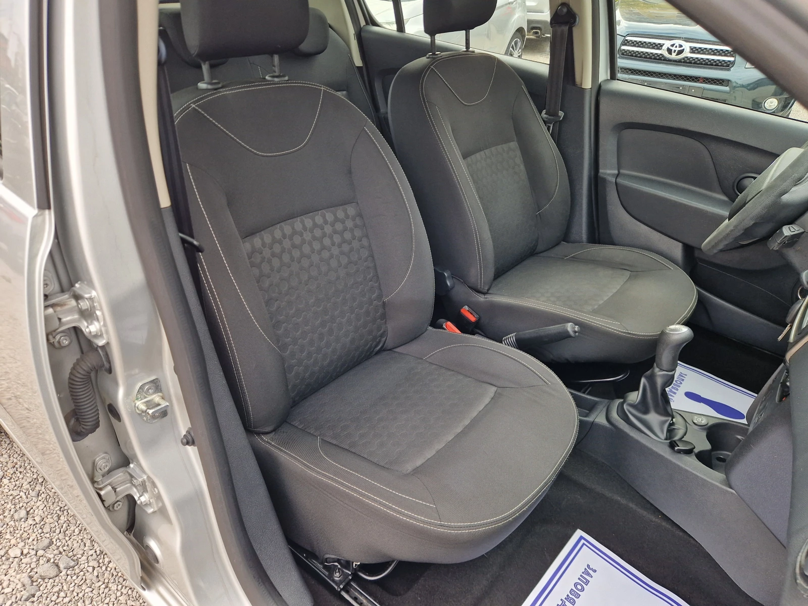 Dacia Sandero 1.2 газов инжекцион, снимка 13 - Автомобили и джипове - 56032101