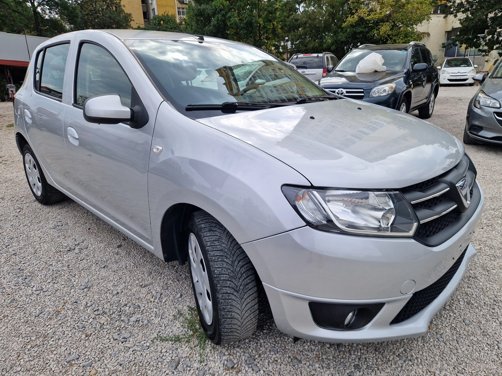 Dacia Sandero 1.2 газов инжекцион, снимка 3 - Автомобили и джипове - 56032101