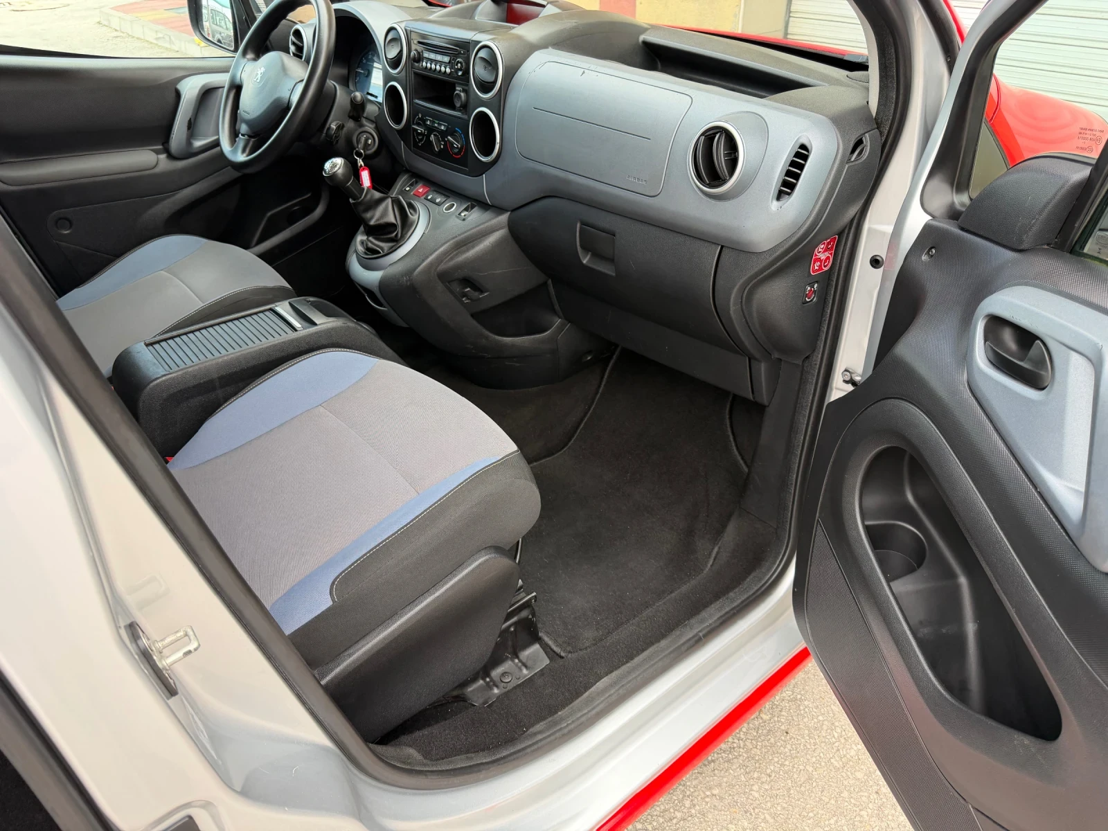 Peugeot Partner 1.6HDI 92к.с. ЕВРО 5 FACE КЛИМА ГЕРМАНИЯ, снимка 15 - Автомобили и джипове - 56202247
