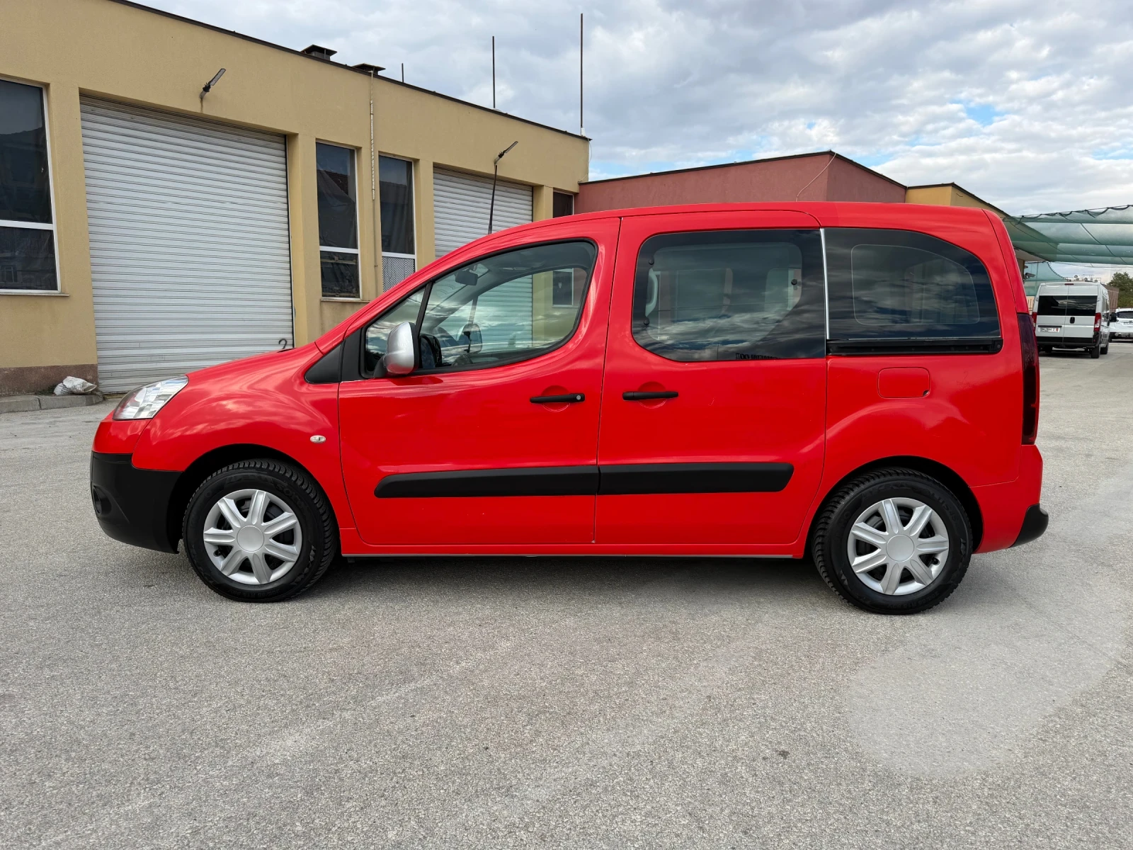 Peugeot Partner 1.6HDI 92к.с. ЕВРО 5 FACE КЛИМА ГЕРМАНИЯ, снимка 2 - Автомобили и джипове - 56202247