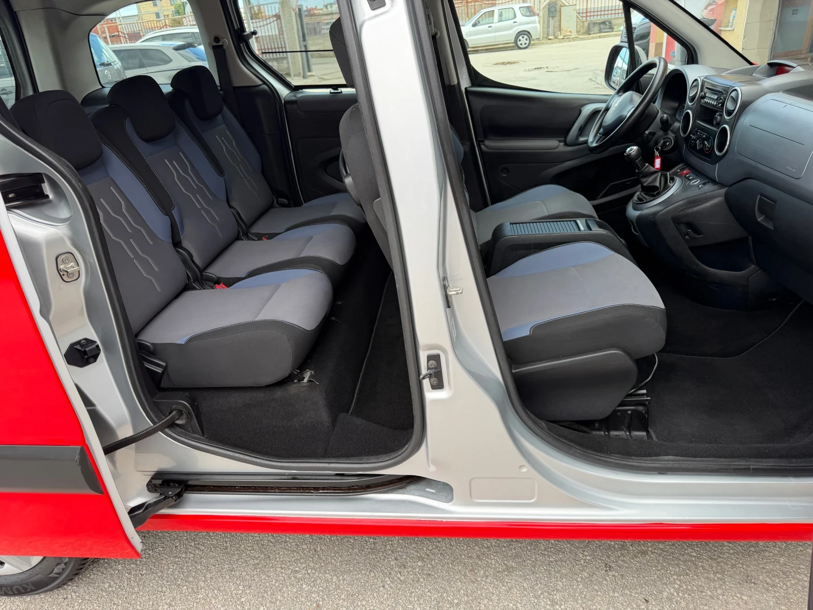Peugeot Partner 1.6HDI 92к.с. ЕВРО 5 FACE КЛИМА ГЕРМАНИЯ, снимка 14 - Автомобили и джипове - 56202247