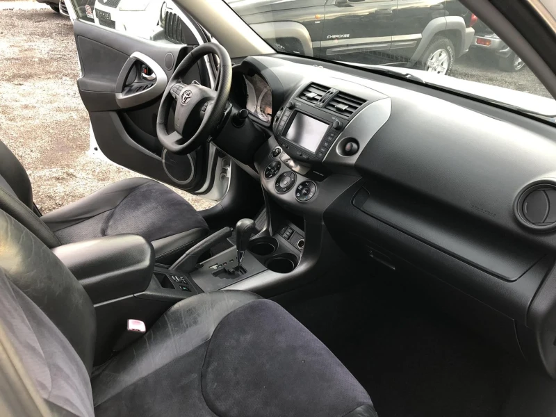 Toyota Rav4 4х4, снимка 13 - Автомобили и джипове - 48759317