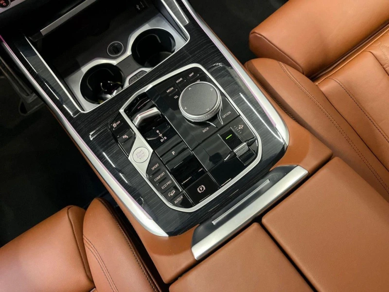 BMW X7 40i* M SPORT* PANO* H&K* HEAD-UP* DISTR* , снимка 8 - Автомобили и джипове - 51743719