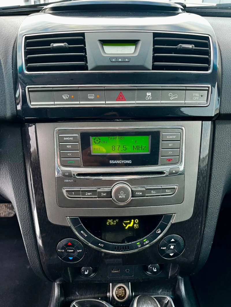 SsangYong Rexton 4X4 FULL НОВ ВНОС бавни, снимка 13 - Автомобили и джипове - 53036907