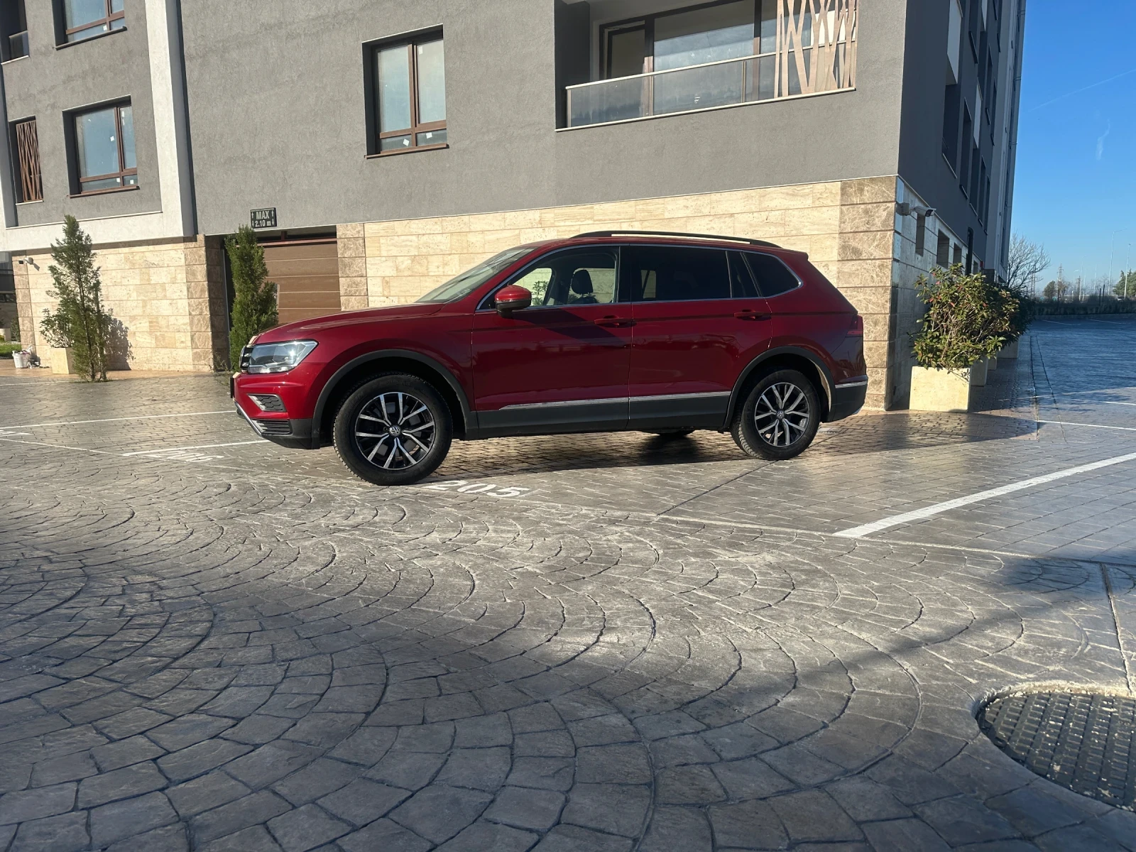VW Tiguan Allspace SE 4MOTION - изображение 5