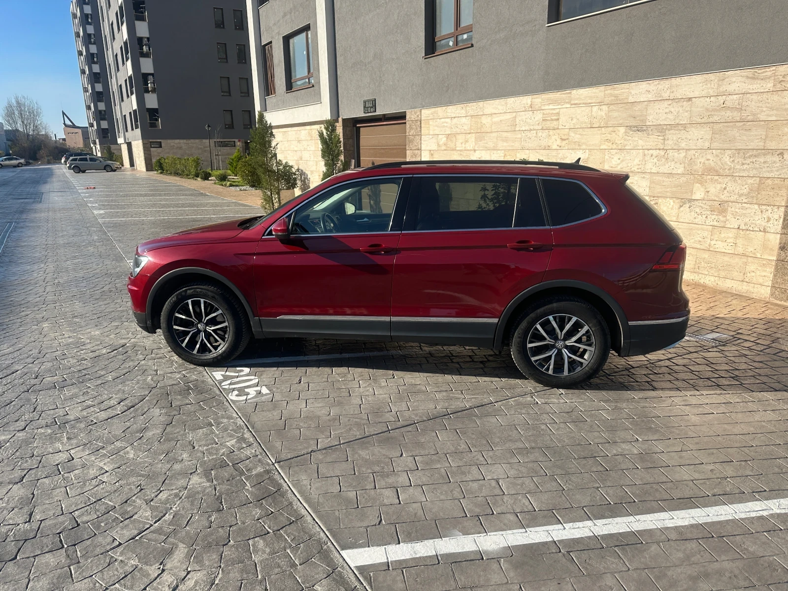 VW Tiguan Allspace SE 4MOTION - изображение 9