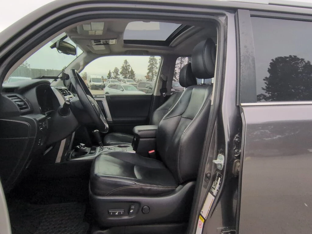 Toyota 4runner 4WD* 7 SEATER* Cruise Control* Кожа* Подгрев* НАВИ - изображение 10