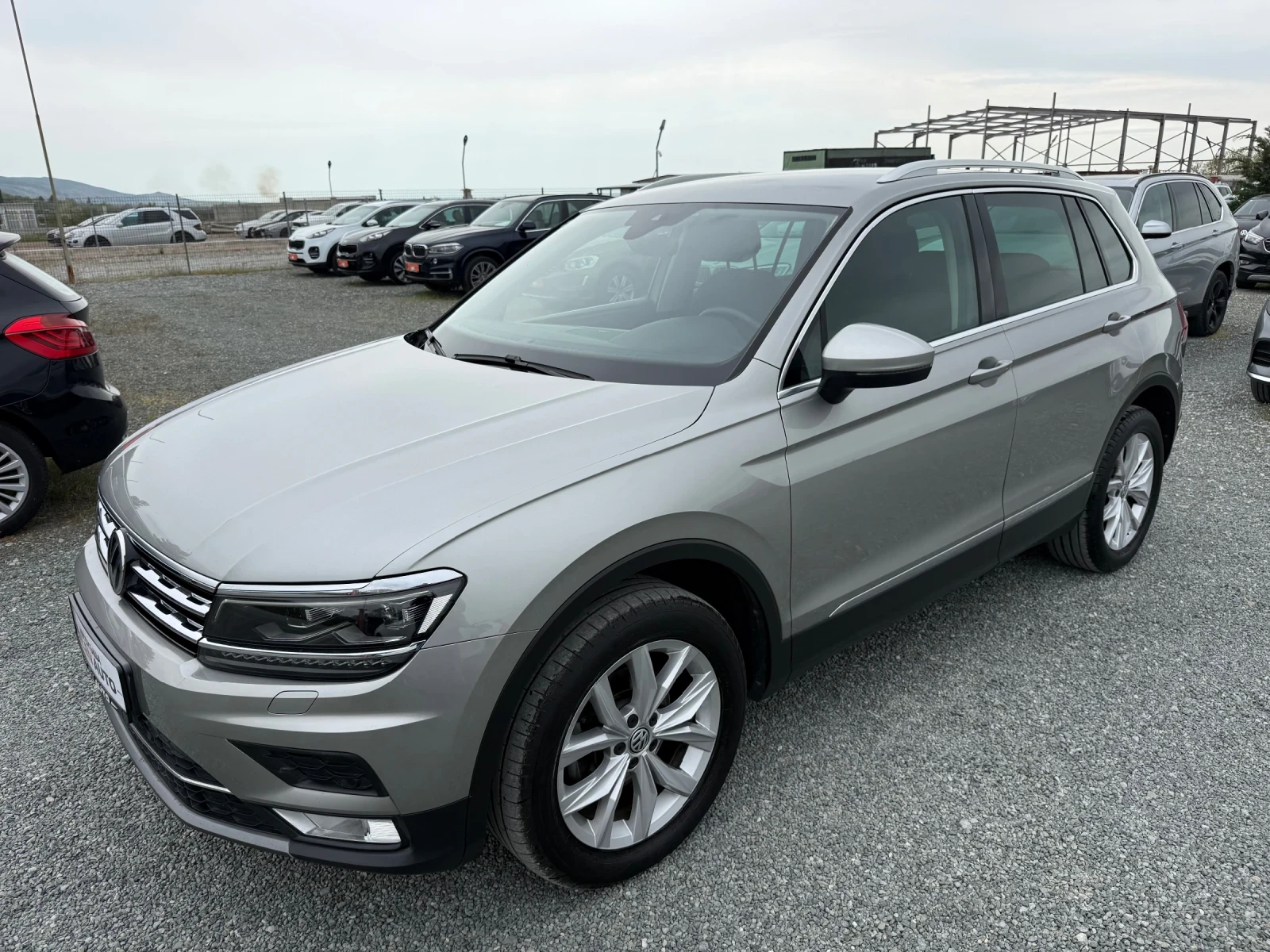 VW Tiguan (КАТО НОВА)^(4х4)
