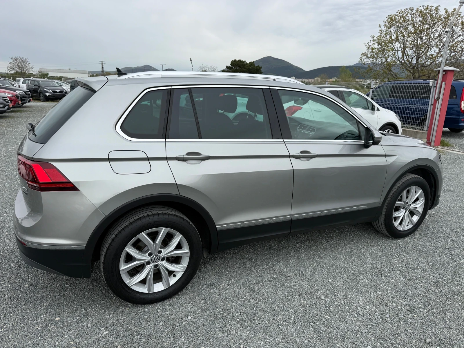 VW Tiguan (КАТО НОВА)^(4х4), снимка 5 - Автомобили и джипове - 53921750