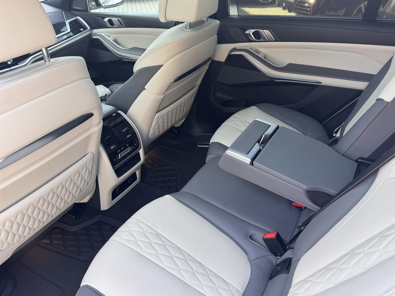 BMW X7 M60i xDrive, снимка 15 - Автомобили и джипове - 56092776
