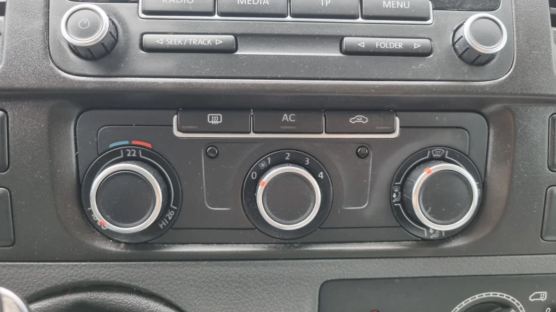 VW T5 2.0 TDI FACELIFT 8+ 1 Клима, снимка 14 - Бусове и автобуси - 50911667