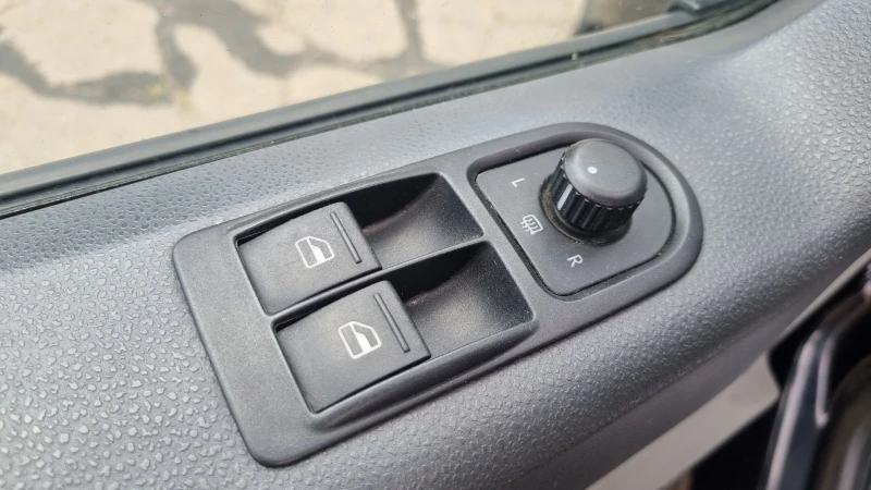 VW T5 2.0 TDI FACELIFT 8+ 1 Клима, снимка 16 - Бусове и автобуси - 50911667