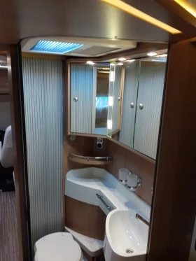 Кемпер Carthago   ДО 3, 5Т. ШВЕЙЦАРИЯ СОЛАР ХИДРАВЛИКА 19000км, снимка 10