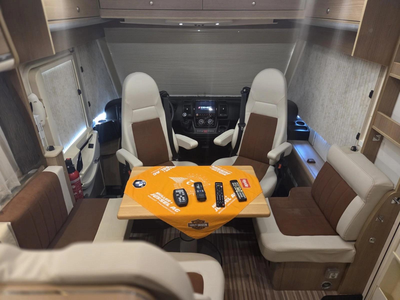 Кемпер Carthago   ДО 3, 5Т. ШВЕЙЦАРИЯ СОЛАР ХИДРАВЛИКА 19000км, снимка 9 - Каравани и кемпери - 38292078