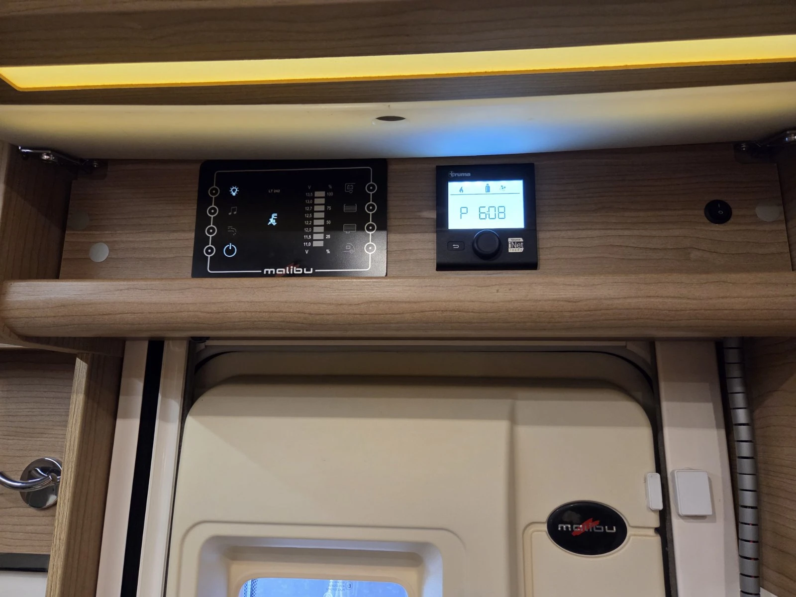 Кемпер Carthago   ДО 3, 5Т. ШВЕЙЦАРИЯ СОЛАР ХИДРАВЛИКА 19000км, снимка 8 - Каравани и кемпери - 38292078