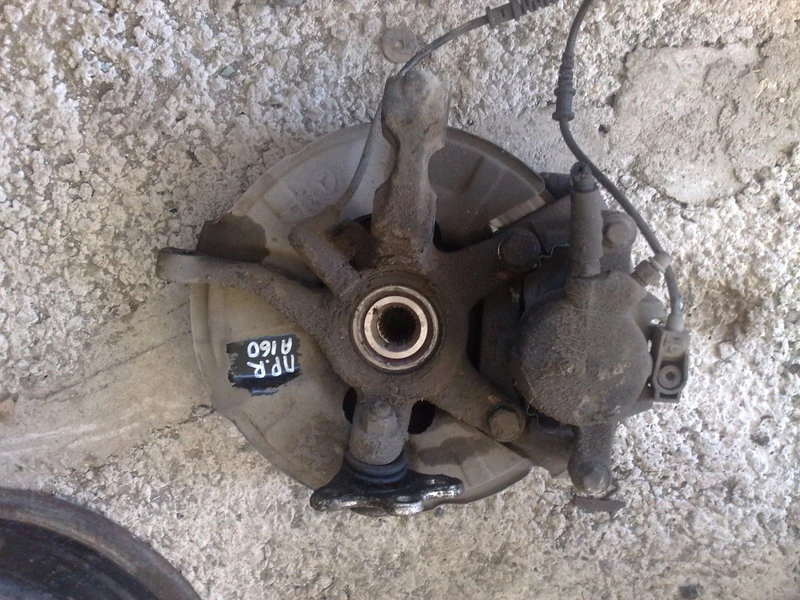 шенкел преден десен за Мерцедес А160 99г.