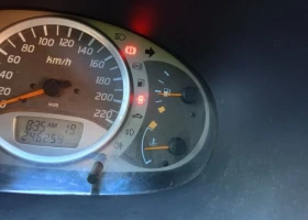     Nissan Almera tino 1.8 2002 /