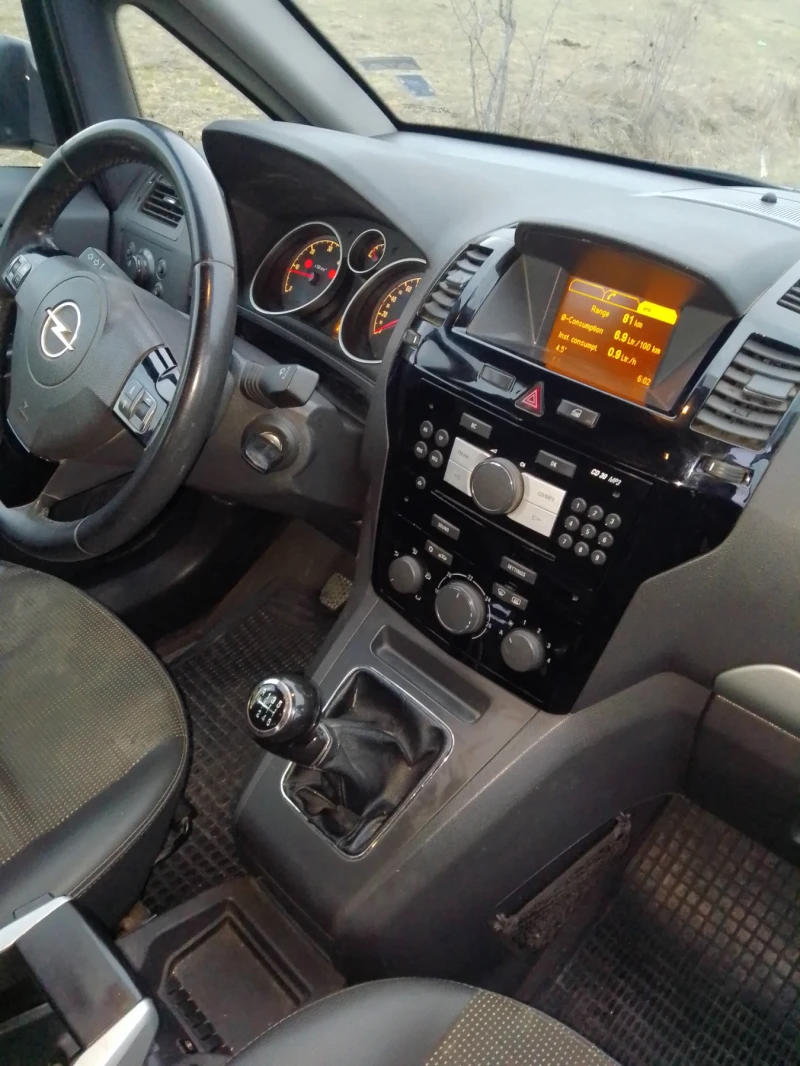 Opel Zafira 1.9 120кс, снимка 7 - Автомобили и джипове - 48327030