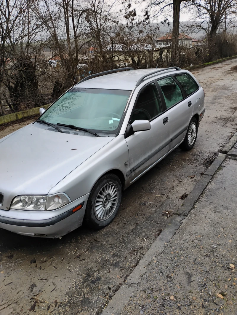 Volvo V40, снимка 1 - Автомобили и джипове - 48471666