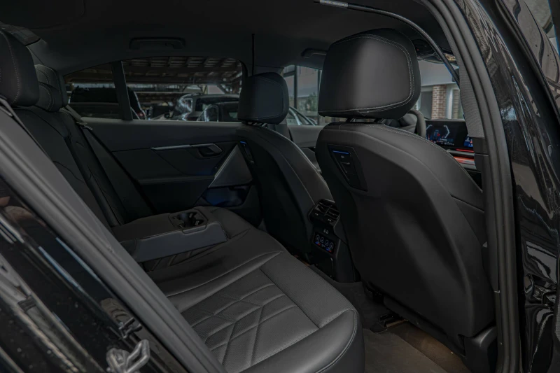 BMW 550 e/xDrive/M-Sport/HuD/Камера/Adaptive Drive, снимка 10 - Автомобили и джипове - 50569685