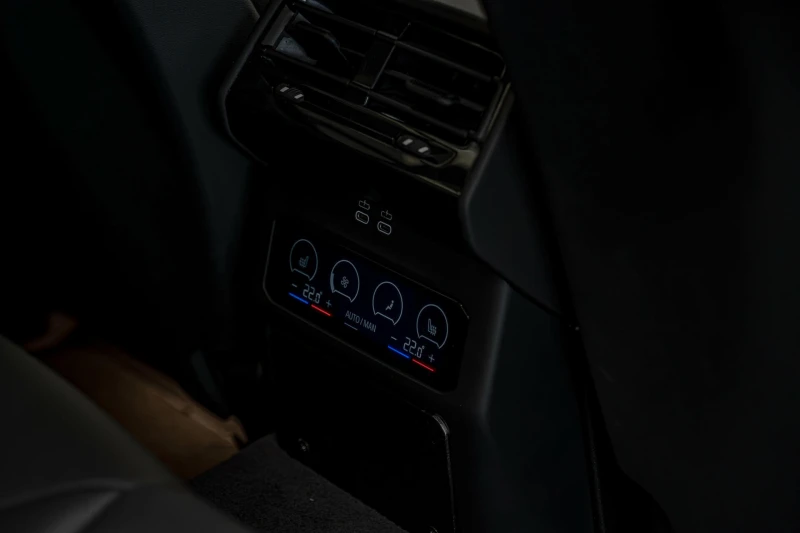 BMW 550 e/xDrive/M-Sport/HuD/Камера/Adaptive Drive, снимка 11 - Автомобили и джипове - 50569685