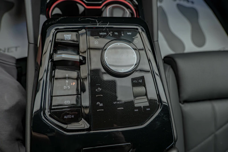 BMW 550 e/xDrive/M-Sport/HuD/Камера/Adaptive Drive, снимка 12 - Автомобили и джипове - 50569685