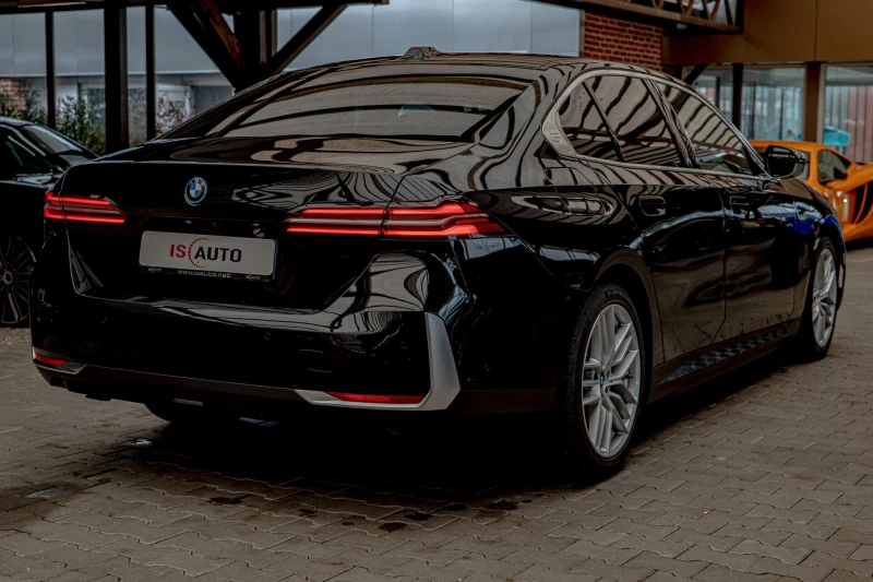 BMW 550 e/xDrive/M-Sport/HuD/Камера/Adaptive Drive, снимка 6 - Автомобили и джипове - 50569685